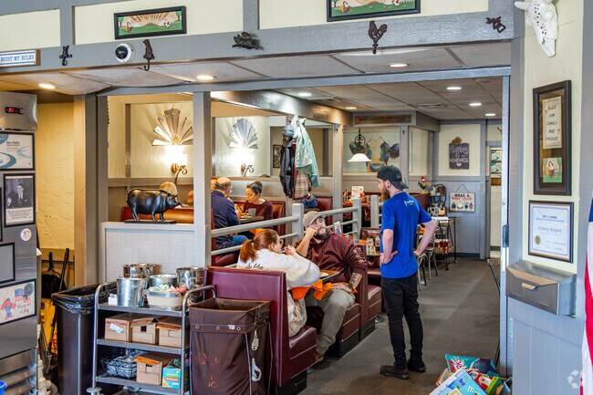 The Crack'd Egg will treat you like family next time you are in Brentwood.