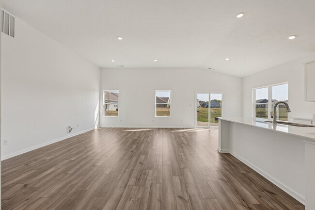 8064 Copperleaf Ln, Pendleton, IN 46064 - photo 5