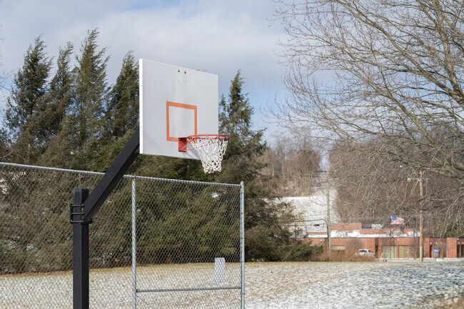 Hills-Hendersonville Elementary School has an overall rating of an A- on Niche.