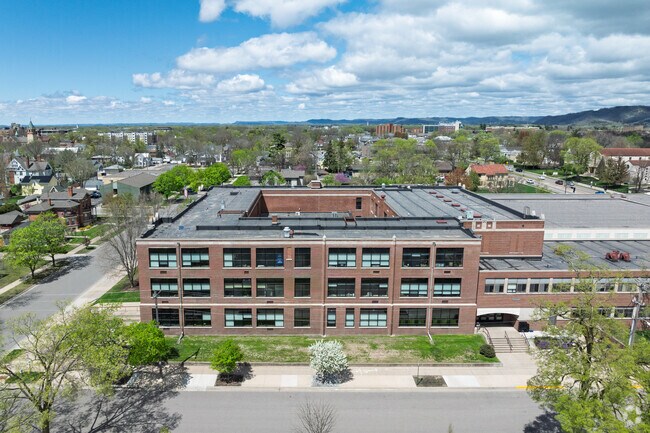 Aquinas High School has a 10 to 1 student-teacher ratio.