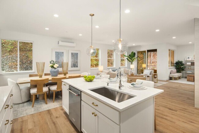 10814 120th Ln NE unit E, Kirkland, WA 98033 - photo 3