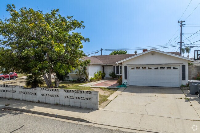 Tree-lined streets provide shade across Bryce Canyon South.