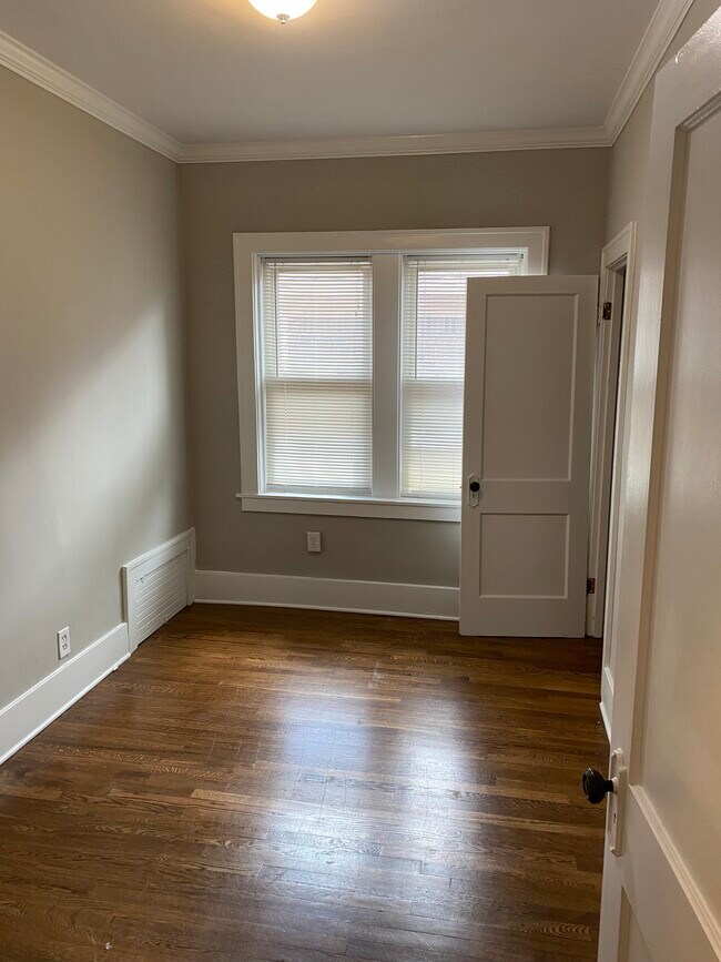 1026 Lakepointe St unit 1, Grosse Pointe Park, MI 48230 - photo 5