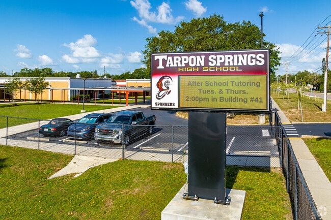 Tarpon Springs High School Had it's first graduating class in 1906.