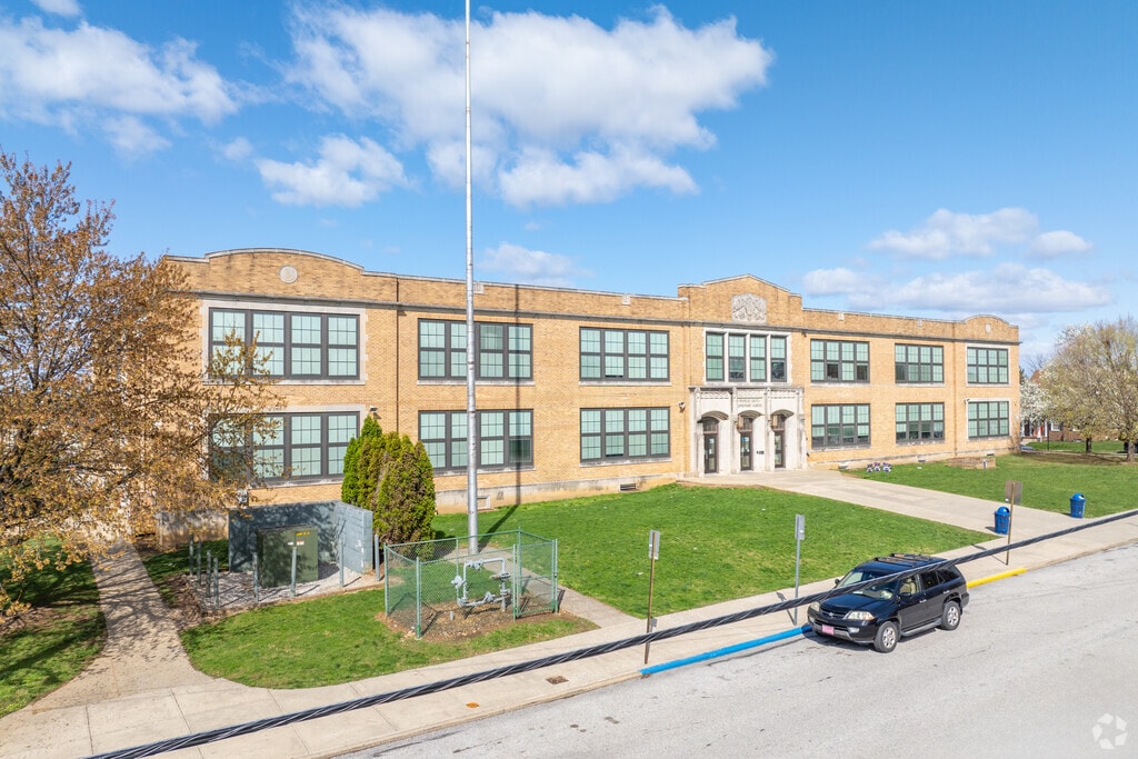 Davis School serves students in grades PK-8.
