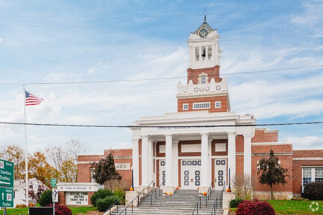 The Town Hall is a historic monument to the town of Spencer.