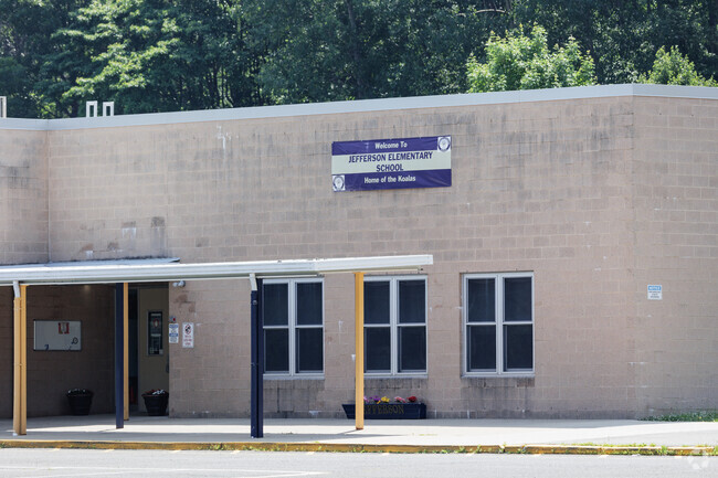 42% of students at Jefferson Elementary School in Succasunna are proficient in math.