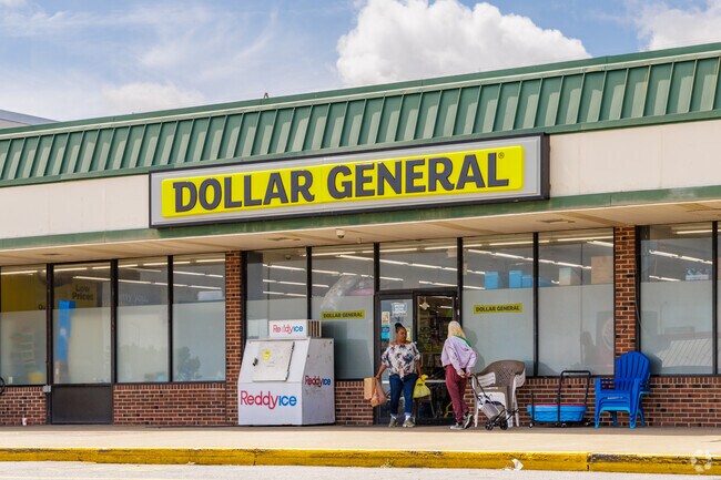 W Ocean View residents have plenty of shopping options at the Ocean View Shopping Center.