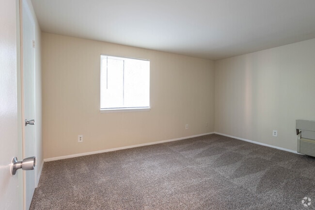 2BR, 1BA - 798SF