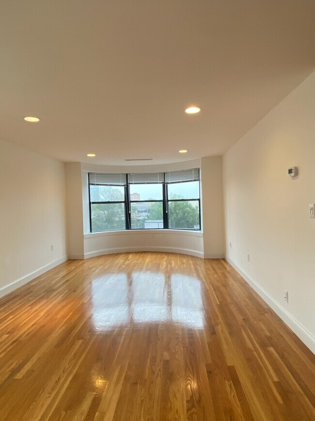105 Jersey St unit 403, Boston, MA 02215 - photo 2