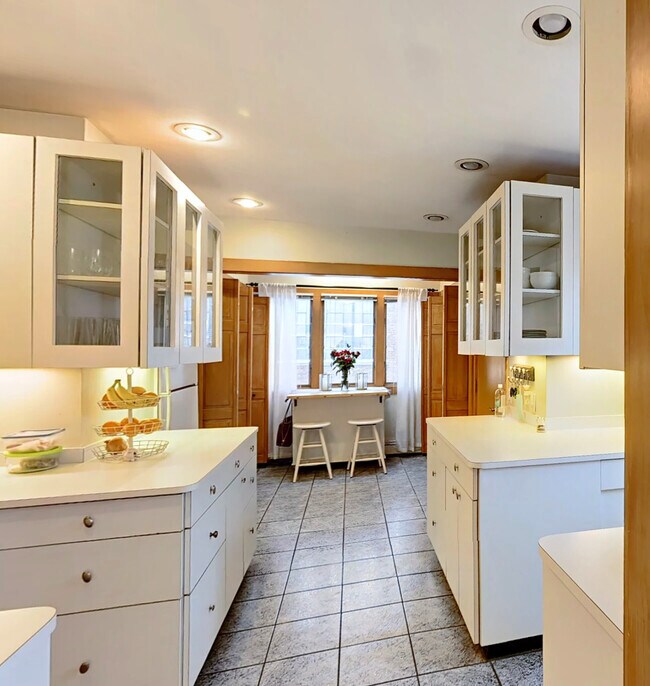 94 Heath St unit 3, Somerville, MA 02145 - photo 2