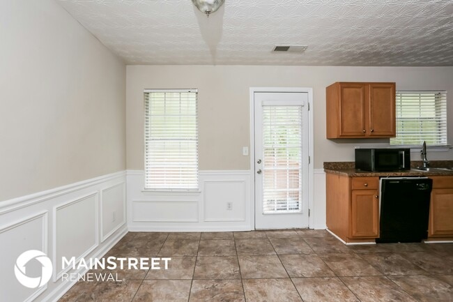 680 Escalade Dr, Atlanta, GA 30349 - photo 4