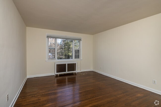 2BR, 1BA - 903SF - Living Room