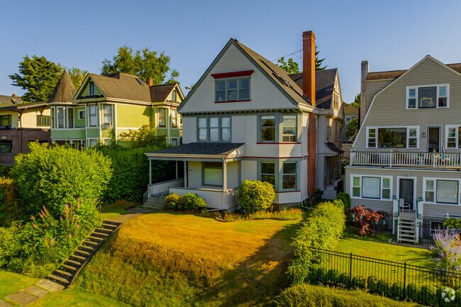 Historic homes in Stadium District overlook Commencement Bay.