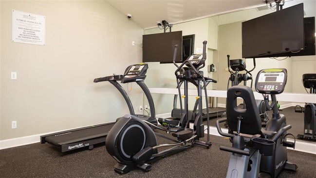 Main Street Village, Tigard, OR 97223 - photo 2