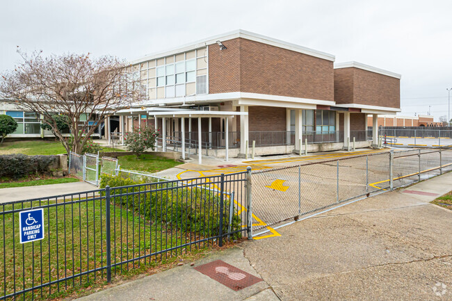 Bissonet Plaza Elementary School has 38 classrooms on their campus.