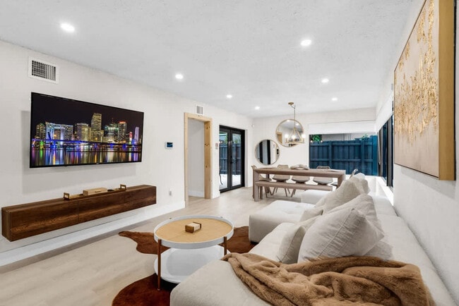 6450 Perry St unit ID1372363P, Hollywood, FL 33024 - photo 3