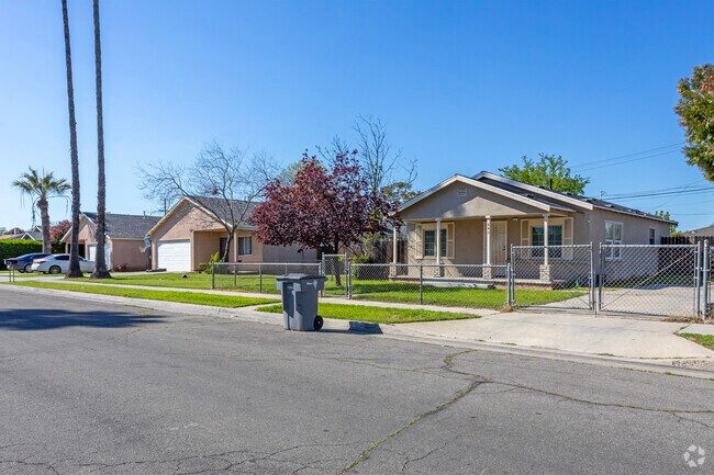 Homes with grassy lawns are common in Pinedale.