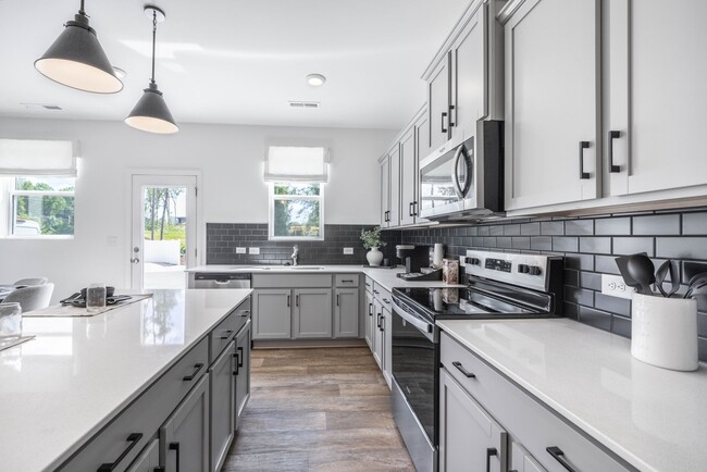 2007 Parkvale Place unit 36, Charlotte, NC 28208 - photo 5