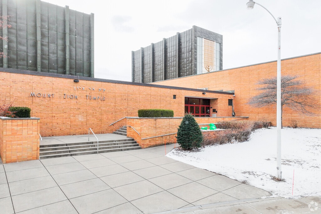 Mount Zion Temple is located in Saint Paul, MN.