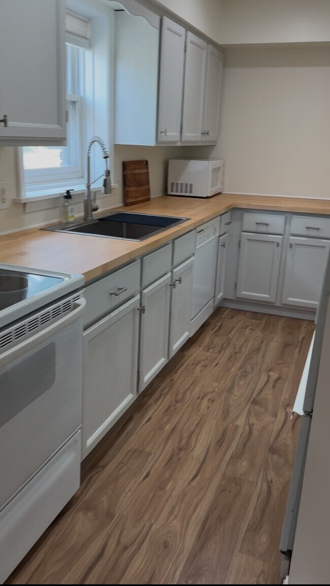 328 N Allen St, Madison, WI 53726 - photo 3