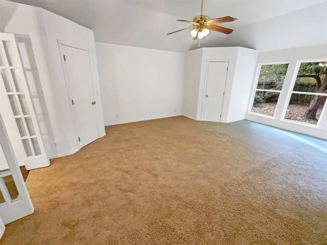 11708 Hollyrock Dr, Yukon, OK 73099 - photo 5