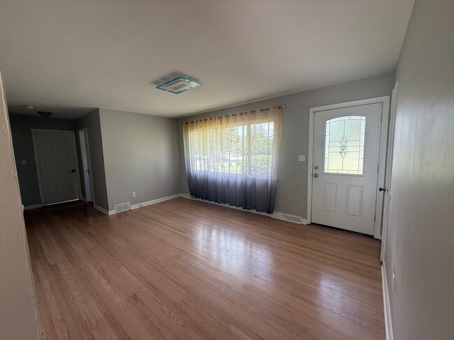 3399 Clime Rd, Columbus, OH 43223 - photo 2