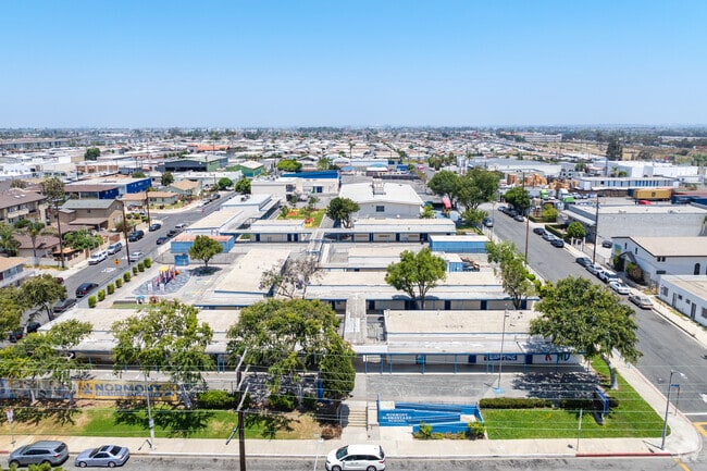 Normont Elementary School has a student to teacher ratio of 19:1.