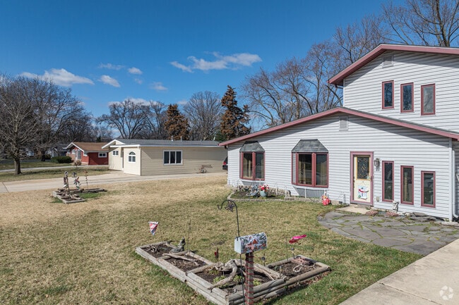 Ranch-style homes built in the mid-20th century cost about $300,000.