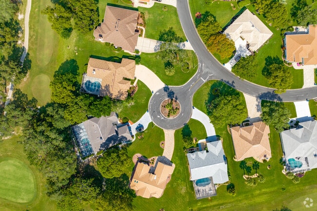 A quaint cul-de-sac is nestled in North Weeki Wachee.