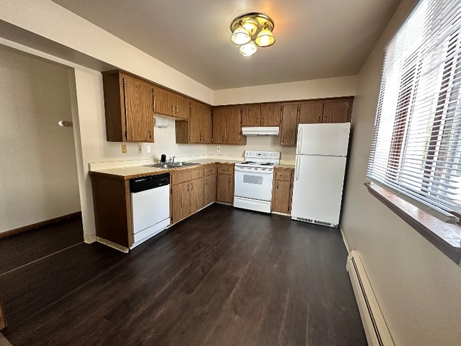 1321 Division St, Hopkins, MN 55343 - photo 2