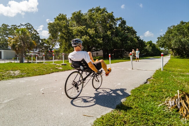 Pinellas trail connects Dunedin to the rest of Pinellas in Dunedin, FL for biking/hiking.