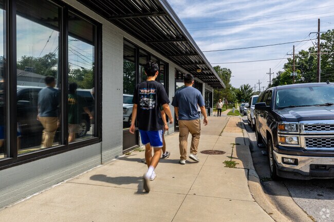 Clinton is a walking neighborhood as there are many spots within a short distance.