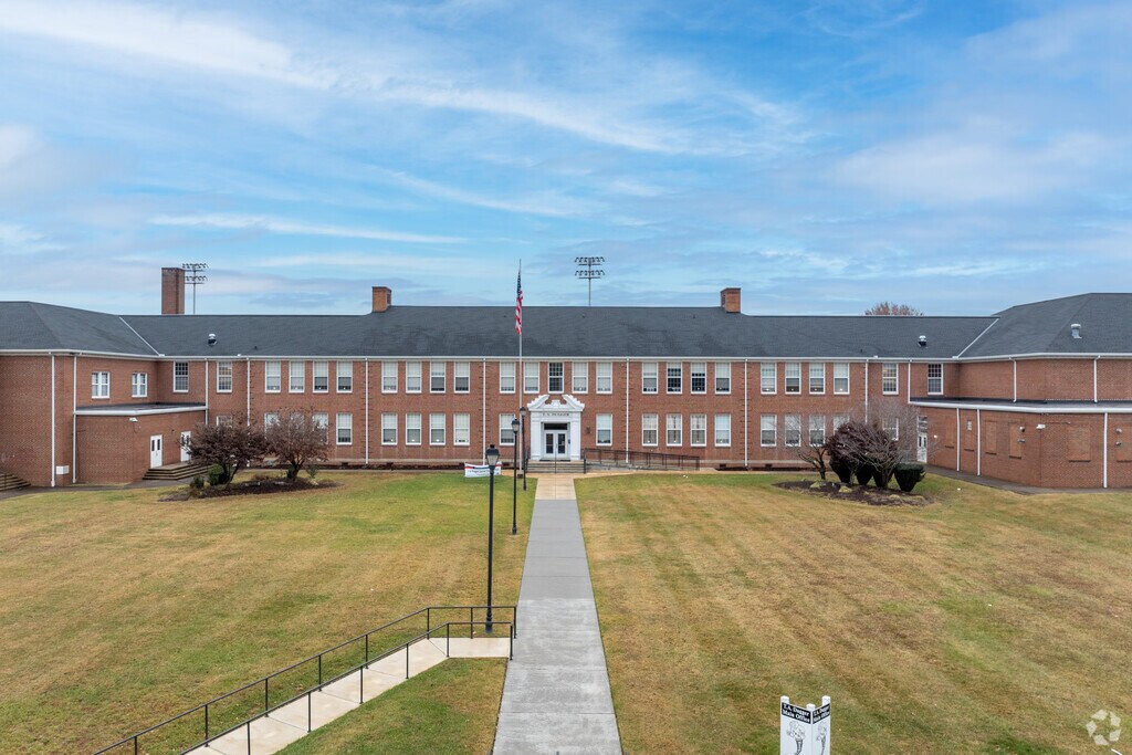 T A Dugger Junior High School fosters leadership and lifelong learning in every student.