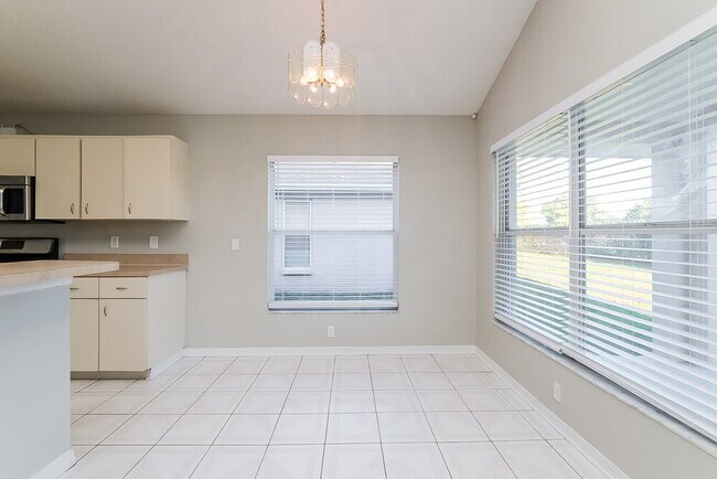 1541 Scotch Pine Dr, Brandon, FL 33511 - photo 5