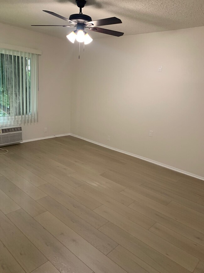 5000 Coldwater Canyon Ave unit 4, Sherman Oaks, CA 91423 - photo 7