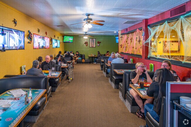 La Fonda Mexican Food offers traditional Tex-Mex fare with margaritas just south of Sunnyside.