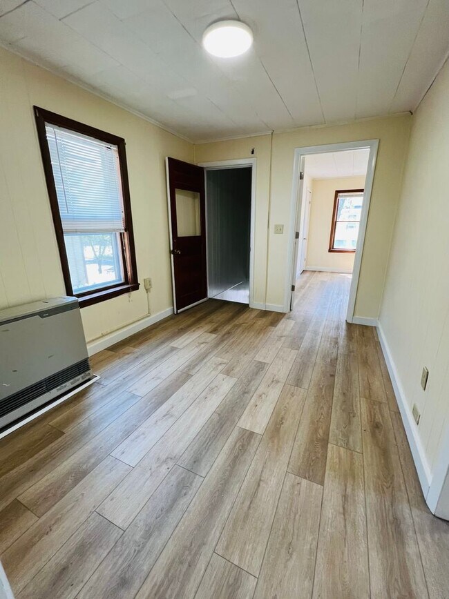 50-52-52 Howard St unit 50 Howard St, Burlington, VT 05401 - photo 4