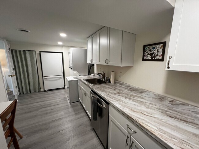 205 Palomino Dr unit 1 Bed 1 Bath Cozy Ap, York, PA 17402 - photo 4