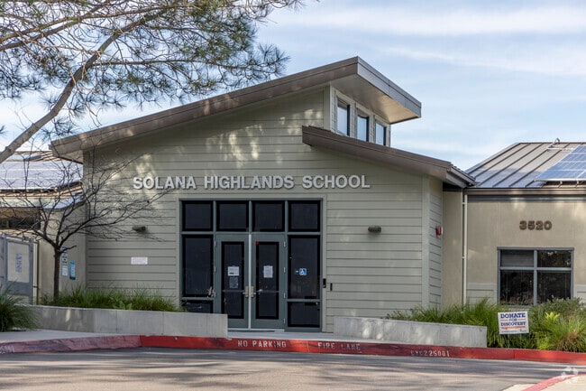 The Solana Highlands Elementary School  front entrance in Carmel Valley, San Diego, CA.