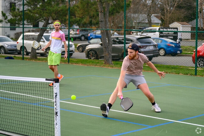 Simpson Park pickleball courts are just minutes away from Arlandria.
