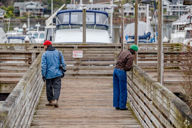 Tourists along Harborview Dr checkout the water from the pier.