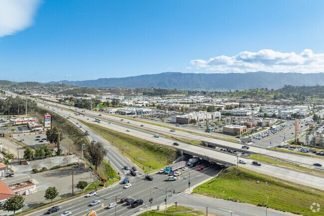 Interstate 15 and nearby state Route 74 connect Riverview drivers to cities around the Inland Empire.