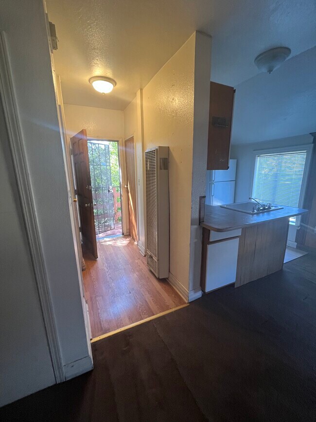 731 Lucas Ave unit B, Richmond, CA 94801 - photo 5