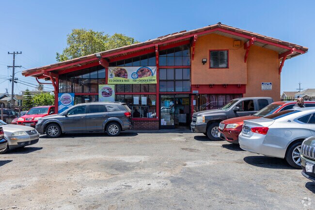 Dixon's in Highland serves delicious fried fish, chicken, and barbecue.