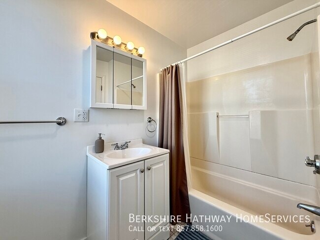 35 Davis Square unit 9, Somerville, MA 02144 - photo 6