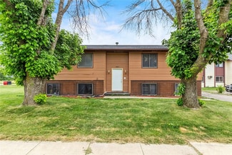 245 Clymer Rd, Hiawatha, IA 52233