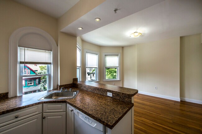 44 Pratt St unit 3, Allston, MA 02134 - photo 3