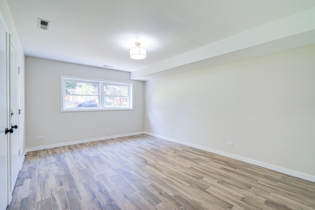 217 S 13th Ave unit 1st Floor, Maywood, IL 60153 - photo 4