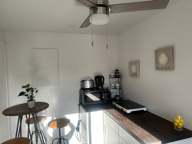 1258 Mistletoe Ln unit Creekside, Redding, CA 96002 - photo 5